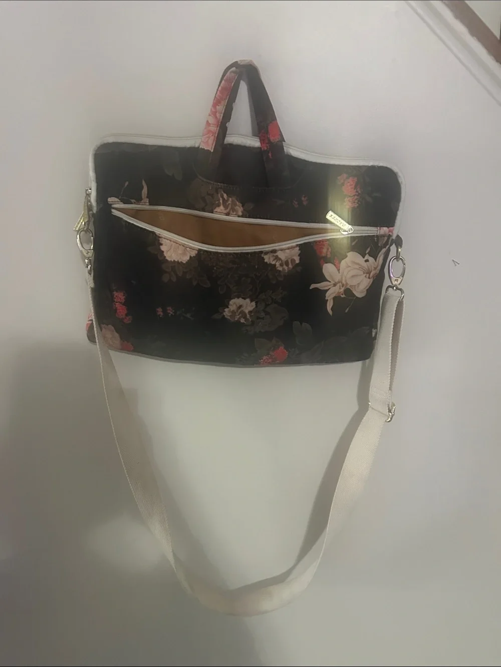 DAKINE Black Floral Laptop Shoulder Bag with Cream Strap